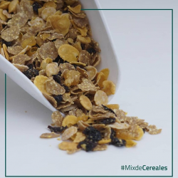 Mix yogur - (cereal natural, cereal integral, manzana en cubo, pera en cubo, higo en cubo, nuez y semilla de girasol)