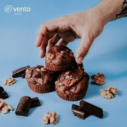 Muffins keto protéico de cacao amargo, nuez y frutos rojos - vento