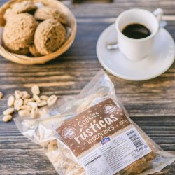 Galletitas rústicas integrales de chocolate y mani - la francia